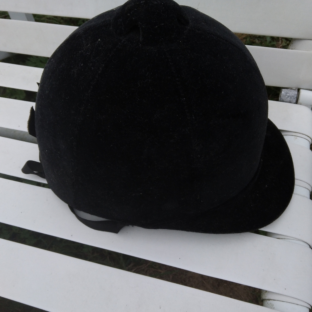 Horseback riding helmet